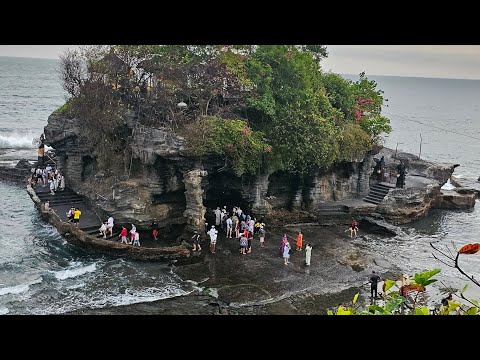 Sunset at Tanah Lot temple- Bali, Indonesia            #bali #balivlog #sunset #travelshorts #temple