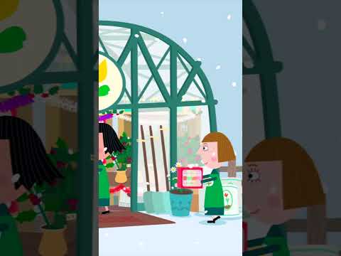 Christmas Crackers | Ben and Holly's Little Kingdom #shorts