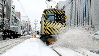 雪はね飛ばすササラ電車　札幌市電　2013年