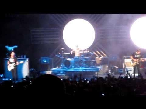 blink 182 HD Dallas 2009 - The Rock Show / What's my age again?