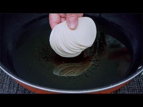 把饺子皮扔进滚烫的油锅里，瞬间变美食，营养又解馋，全家都爱吃