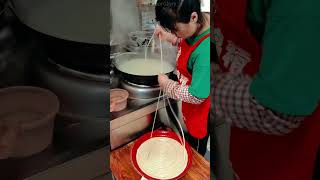 The process of making hand - pulled noodles.