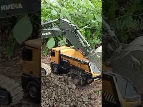 excavator huina 1593 pengisian muatan ke mobil dump truk huina 1582