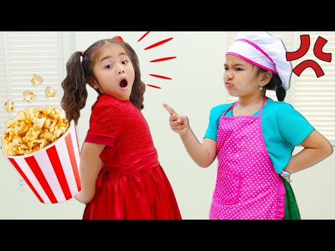 Suri and Annie Pretend Play with Popcorn Machine