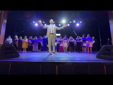 Royal Caribbean Voyager of the Seas - Guest Choir Performs with Vocal Captain Kenton