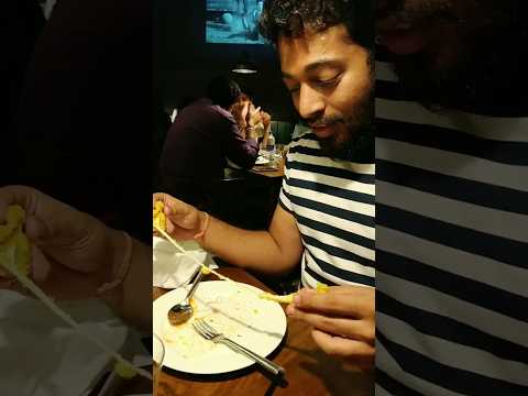 Cheese batata wada at Barometer, Pune #food #punefoodie #streetfood #reversevideo  #reversed #foodie