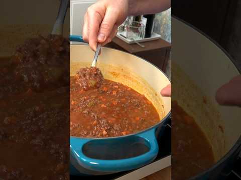 Oh Yeah it's Beautiful - Ragu in less than 30 seconds #thesauceandgravychannel #gravyguy #ragu