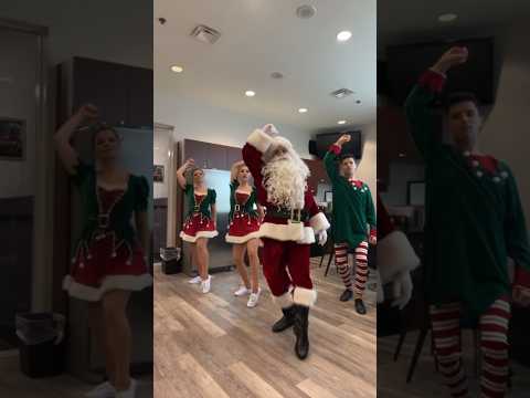 Santa and his elfs are putting it to work this season🎅 #shorts #christmas #santa 📹: rarahsosa_