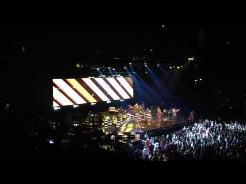 Locked out of Heaven w/ Drum Solo Intro - Bruno Mars {LIVE}