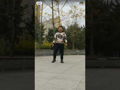 AMAZING Chinese kicking shuttlecock!  AA 82