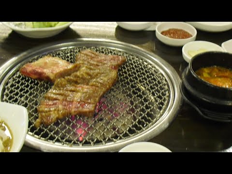 【骨付きカルビ と サムギョプサル】韓国ソウル グルメ旅　韓国焼肉 　サンチュサムで食べます　Seoul, Korea gourmet trip.Korean grilled meat.