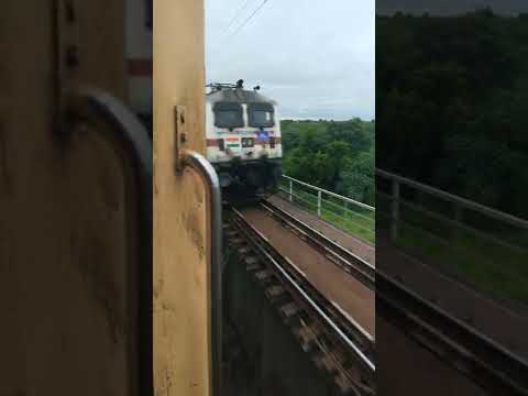 82356-Patna Suvidha Express Cross Kandesh Express At Full Speed. #shorts