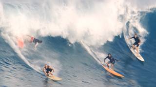 Surfing XL Waimea Bay | 2025 Raw 4K 1st Swell