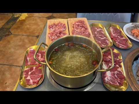 To Lhasa to eat special yak hot pot  Lhasa 119 yuan hot pot self-service  yak meat seafood unlimited