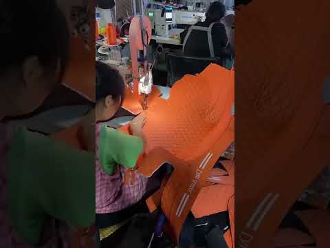 Making beautiful car floor mats in the factory 在工廠製作漂亮的汽車腳墊 #商品紹介