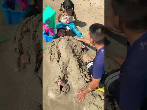 Children on vacation go to the beach  #shorts #subscribe #share #viral #shortsyoutube #night