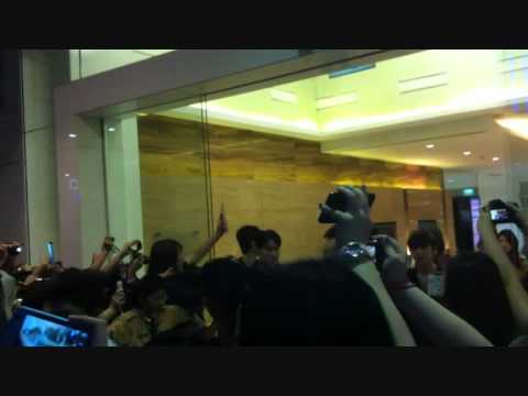 {Fancam] 111125 TeenTop(틴탑) departure from Square 2 (Singapore)