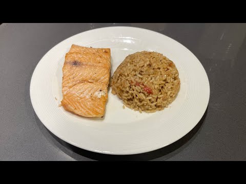 Red rice with baked salmon  ( السلمون مع الأرز بالبصل )