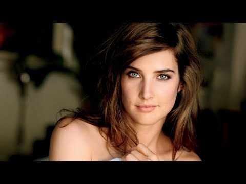 SEXY PHOTOS OF COBIE SMULDERS