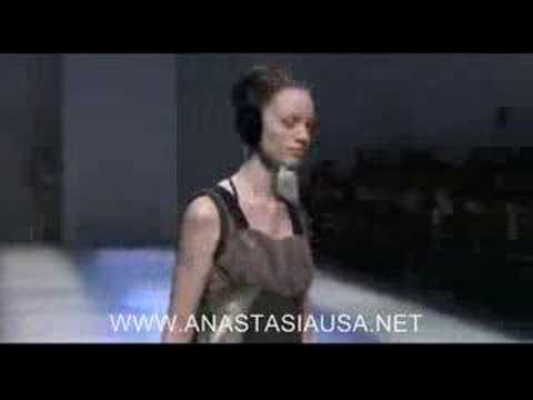 Undercover Fall-Winter 2007 Runway Show (Part 1 of 2)