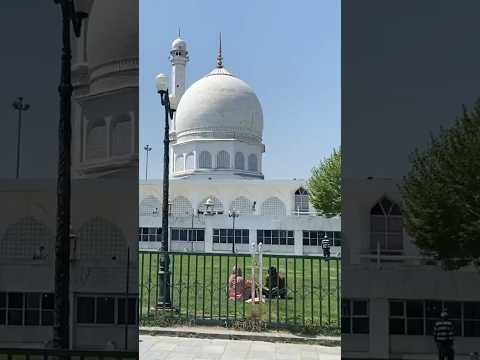 Kashmir’s holiest Muslim shrine, Hazratbal, situated on the northern bank of Dal Lake in Srinagar!