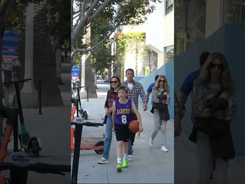 #BenAffleck and Jennifer Garner with son Samuel in Los Angeles #hollywoodpipeline