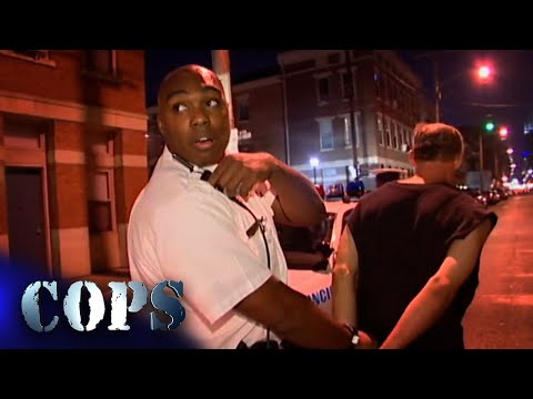 Police Catch A Fleeing Suspect | Cops TV Show