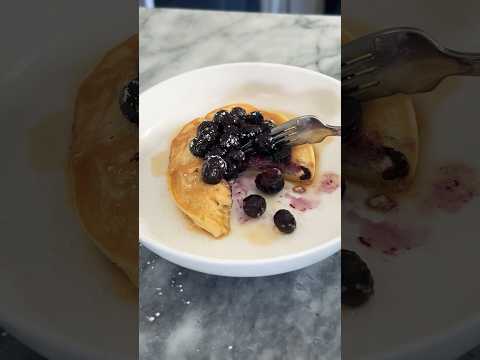 Impress your mom with fluffiest pancakes with blueberry caviar #mothersday #mom #breakfasr #pancake