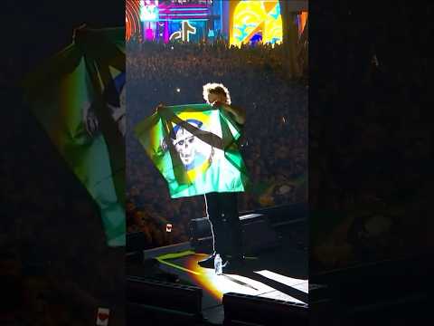 E quando o #avengedsevenfold pegou uma bandeira do Brasil que os fãs deram? #RockinRio2024