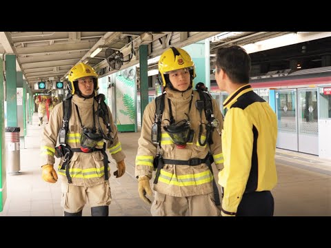 乘搭港鐵時🚇🚨如何應對外置充電器冒煙