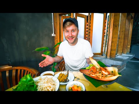 $3 Thai Street Food Lunch in Phang Nga / Abandoned Takua Pa / Thailand Motorbike Tour