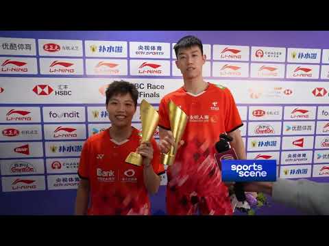 🇨🇳China's top seeds Feng Yanzhe/Huang Dongping showed off their golden trophies🏆& bouquets💐