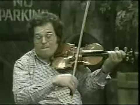 Itzhak Perlman on Sesame Street 1980 - Beethoven Minuet in G