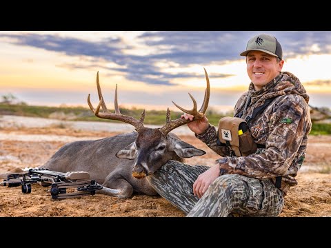 MATURE BUCK From The Ground!! Bowhunting The "GOLDEN TRIANGLE" in South Texas