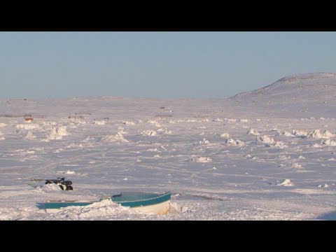 The Inuit village coast of Clyde River - Sam Ford Fiord 2010 expedition