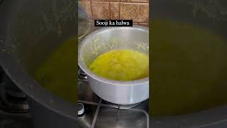 Suji halwa recipe | halwai style suji ka halwa #youtubeshorts #shorts #sujihalwarecipe