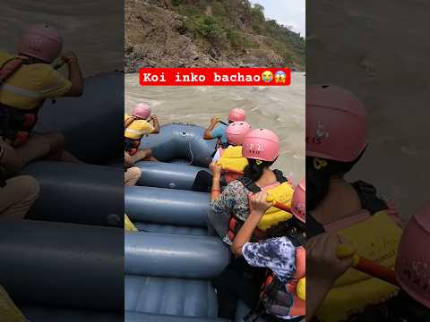 Koi bachaao inko #raftingrishikesh #rishikeshrafting #riverraftting #river #rafting  #raftingvlog