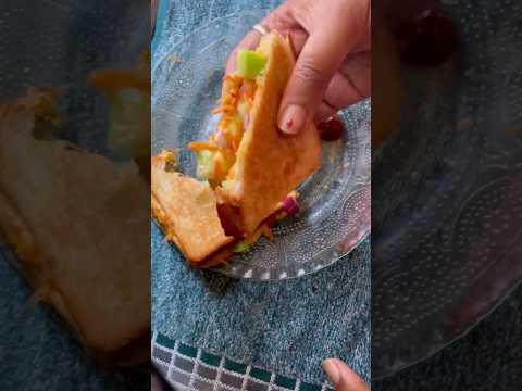 #shortsvideo #breakfastrecipe #sandwich #vegsandwich #indiancooking #indianfood #breadbutter #viral