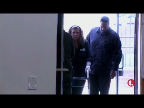 Dance Moms - Abby Walks In The Studio With A Walker (S6,E25)