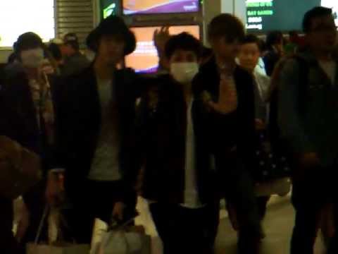 [120302] Beast Arriving At Singapore Changi Airport Terminal 2