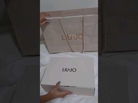 Do you like this sneakers #shorts #sneakers #unboxing #asmrsounds #liujo