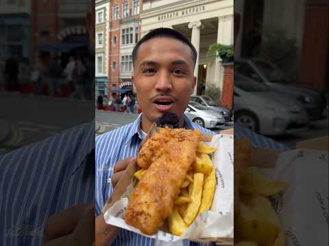 This is the BEST FISH AND CHIPS in LONDON😳 #shorts #london