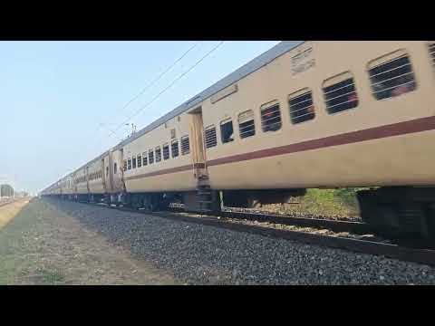 20926-Surat Sf Exp At High Speed With Valsad Wap-4