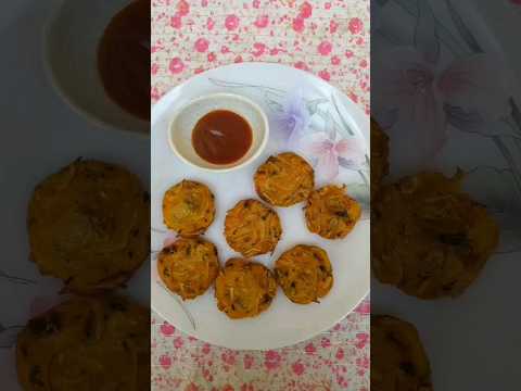 Onion Vada#onionvada#vada#onion#snackrecipe#crispysnacks#shorts#trendingshorts#youtubeshort#food