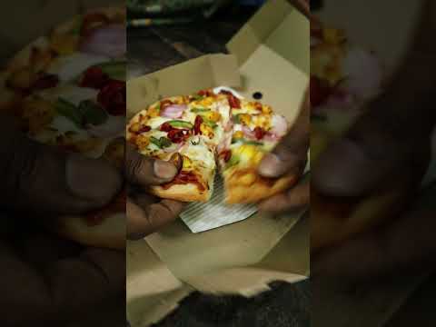 pizza lovers #shorts #pizza #ytshorts #youtuber #induthoughts #yummyfood #sundayspecial