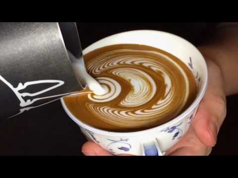 Latte art tulip