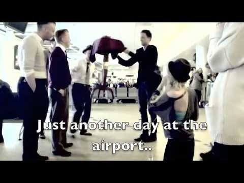 magician at the airport - Handmade by Sol Heilo