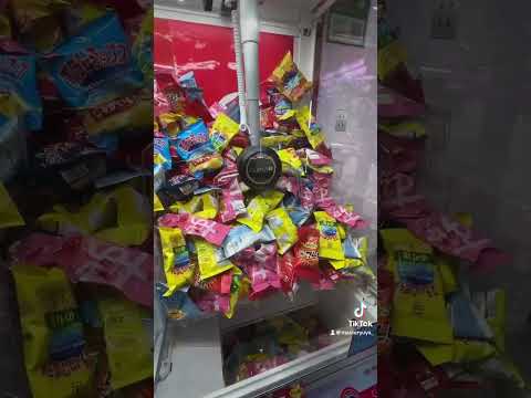 Shocking Crane Game Video That Actually Happened Right In Front Of My Eyes!