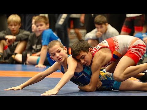 U13 Ashot Hovhannisyan (ARM) vs Artur Shabanov (UKR) 32kg. Greco-roman boys wrestling. B-cam-man