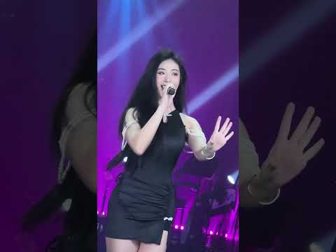 对你的爱！爱！爱 ！望断了天涯~ 卜卦翻唱。 Douyin chinese girl singing & Asian Beautiful lady singing Live #音樂 #翻唱